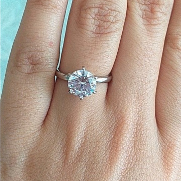 Beautiful 1 Carat AAA Zircon Wedding Ring - Picture 4 of 5